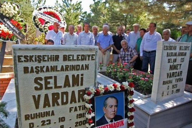 Selami Vardar Kabri Başında Anıldı