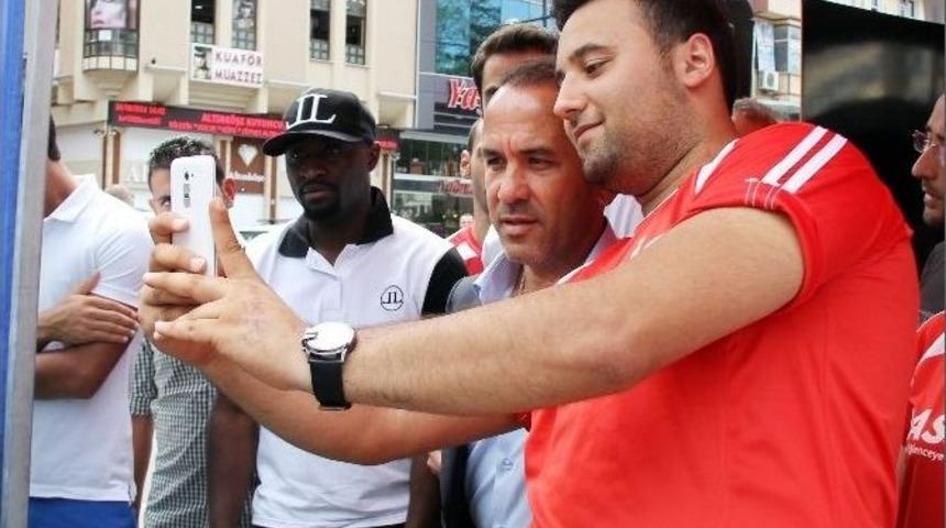 &Ccedil;aykur Rizespor Taraftarından &Ouml;zdilek&rsquo;e Yoğun İlgi