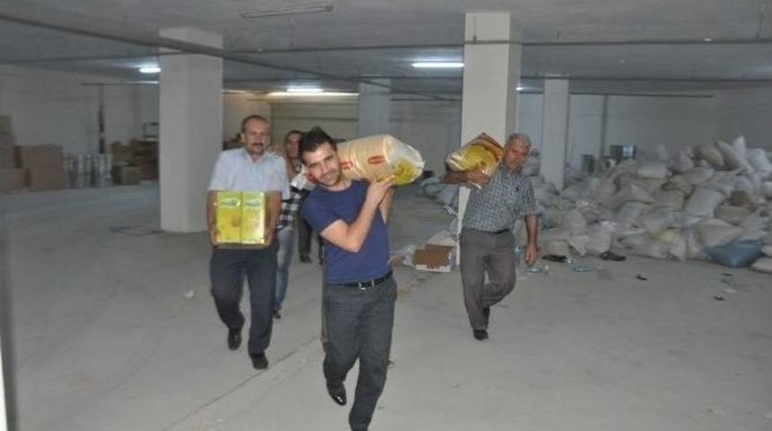 Siirt&rsquo;ten Suriye K&uuml;rtlerine 1 Ayda 10 Tır İnsanı Yaşam Malzemesi G&ouml;nderildi