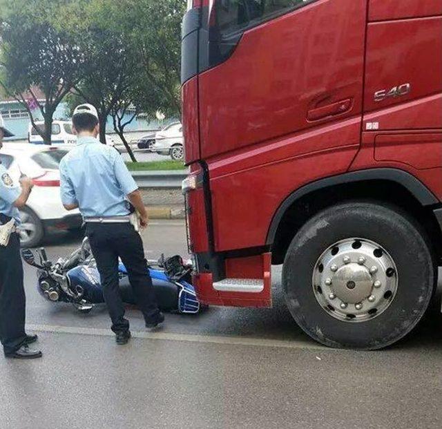 Trabzon'da Tırın Çarptığı Motosikletin Sürücüsü Öldü