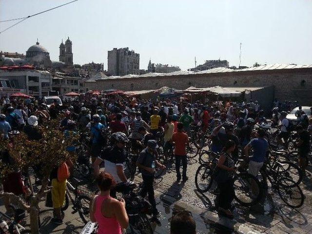 Omurilik Felçlisi Bisikletçinin 3 Bin 500 Kilometrelik Coşkusu İstiklal Caddesi’nde Kabusa Döndü