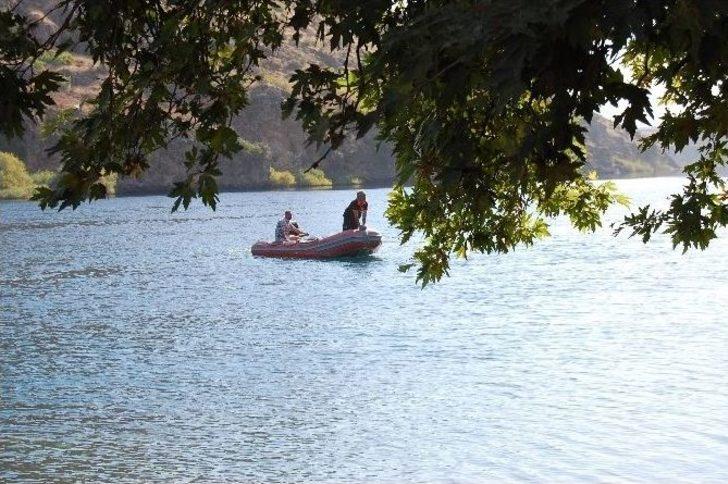 Pikniğe Giden Genç Boğularak Hayatını Kaybetti G2