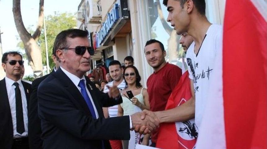 Osman Pamukoğlu, Partisinin &Ccedil;eşme İl&ccedil;e Teşkilatı&rsquo;nın A&ccedil;ılışını Ger&ccedil;ekleştirdi