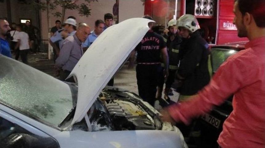 Park Halindeki Otomobilde Yangın &Ccedil;ıktı