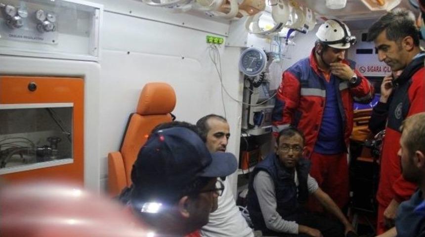 Uludağ&rsquo;da Mahsur Kalan 5 Sağlık&ccedil;ı Kurtarıldı