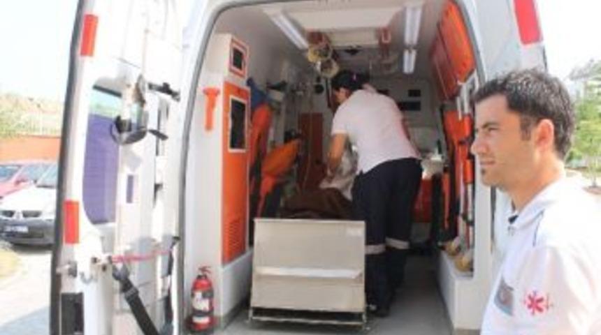 Motosiklet Yayaya &Ccedil;arptı: 3 Yaralı