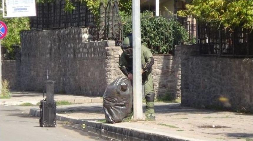 &Ccedil;evik Kuvvet Girişinde Unutulan &Ccedil;&ouml;p Poşeti Polisi Harekete Ge&ccedil;irdi