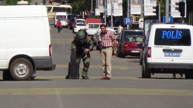 Çevik Kuvvet Girişinde Unutulan Çöp Poşeti Polisi Harekete Geçirdi