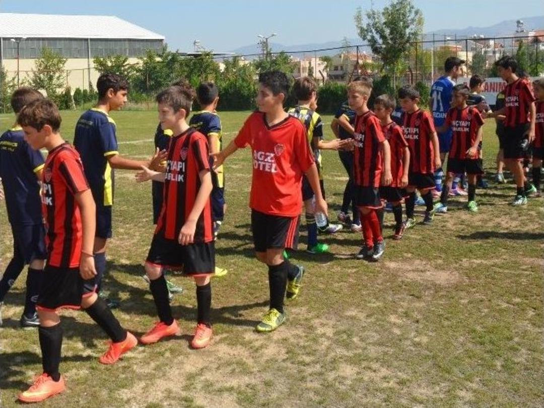 Dikili&rsquo;de Futbol Dolu Dakikalar