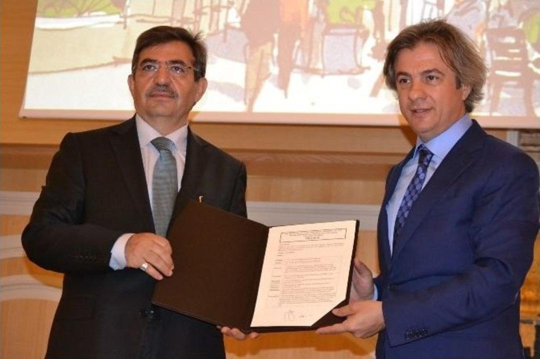Bakan G&uuml;ll&uuml;ce, &Ouml;rnektepe Kentsel D&ouml;n&uuml;ş&uuml;m Protokol&uuml;n&uuml; İmzaladı