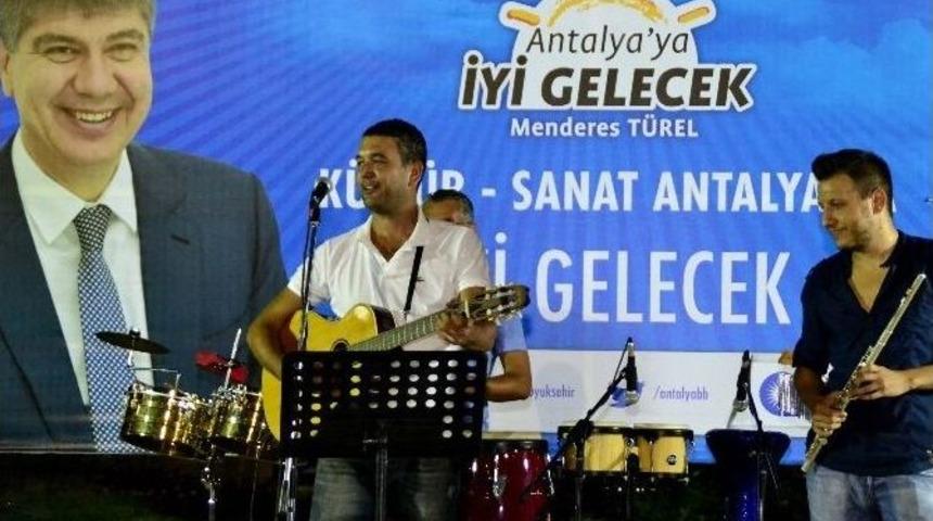 Akdeniz Akşamları Gen&ccedil; M&uuml;zisyenlerle Renklendi