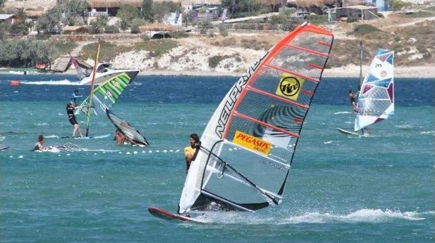 Ala&ccedil;atı&rsquo;da R&uuml;zgar Aşka Gelecek