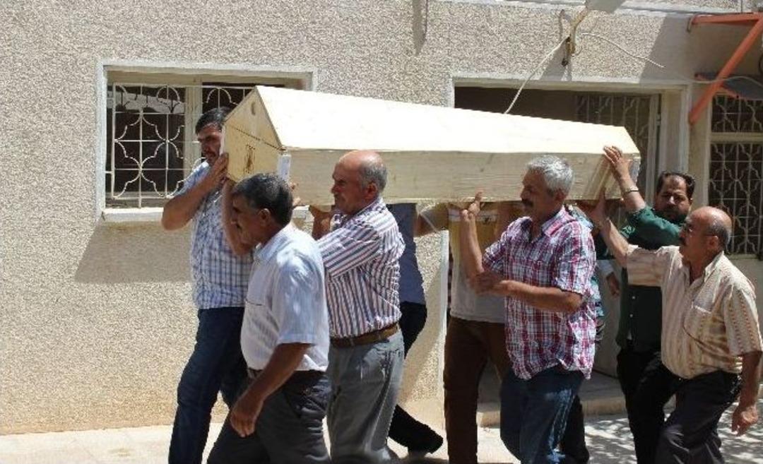 Anne Ve Oğlu G&ouml;zyaşları İ&ccedil;erisinde Toprağa Verildi