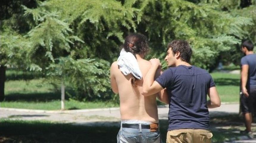 Derbi &Ouml;ncesi Yaşanan Arbedede 2 Taraftar Yaralandı