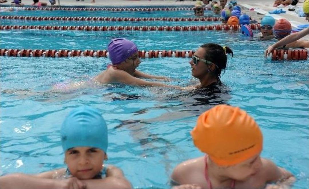 &Ccedil;ocuklar Yaz Aylarını Spor Yaparak Ge&ccedil;iriyor