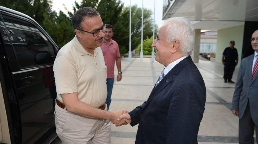 D&uuml;zce Valisi Su, Vali Şahin&rsquo;i Makamında Ziyaret Etti