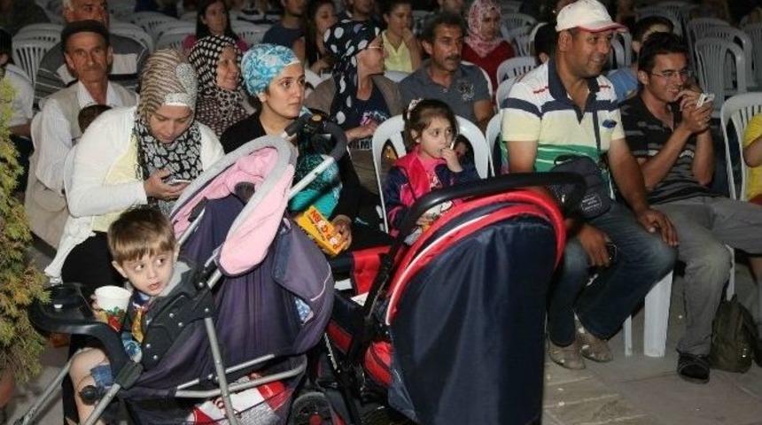 Başkan Kurt Vatandaşlarla Film Seyretti