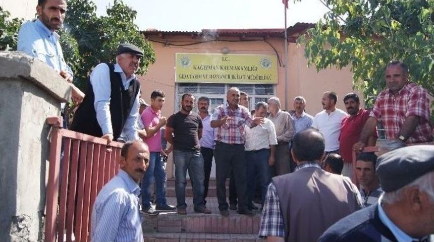 Kağızman&rsquo;da K&ouml;yl&uuml;ler Tarım Binasına Y&uuml;r&uuml;d&uuml;