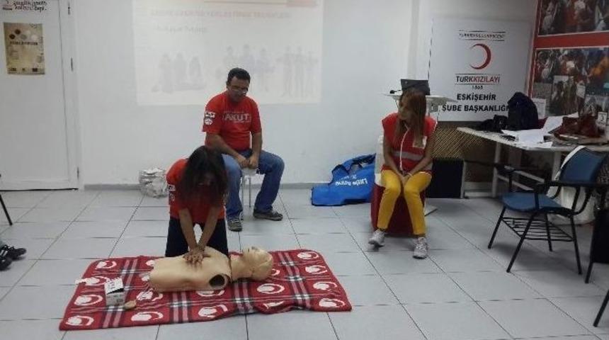 Akut G&ouml;n&uuml;ll&uuml;lerine İlk Yardım Eğitimi