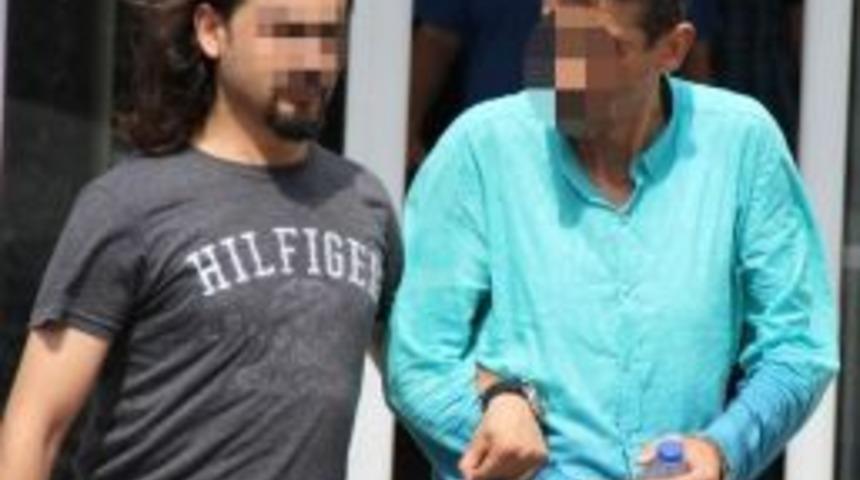 Satışa Hazır 63 Fişek Esrarla Yakalandı