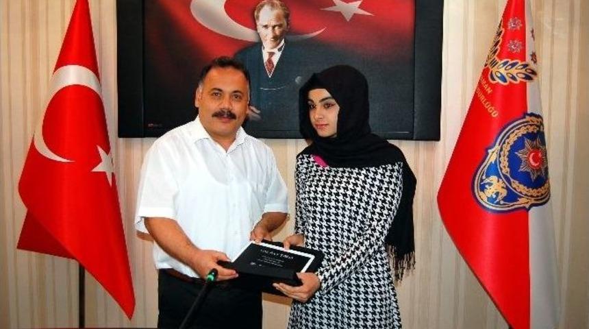 Emniyet M&uuml;d&uuml;rl&uuml;ğ&uuml; Başarılı &Ouml;ğrencilere Tablet Bilgisayar Verdi