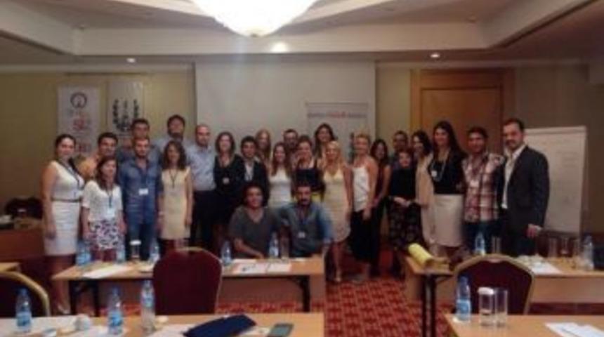 İzged Gen&ccedil;ler Arası Diyaloğu Geliştirecek