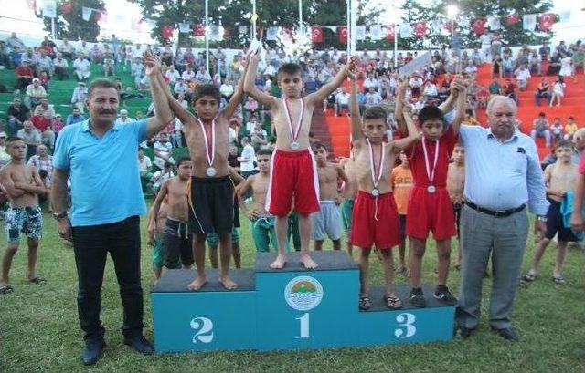 Toroslar’da Karakucak Güreş Müsabakaları Başladı