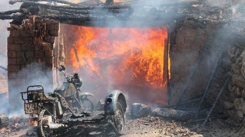 Karabey K&ouml;y&uuml;nde Yangın