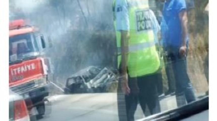 Kaza Yapan Ara&ccedil; Orman Yangınına Neden Oldu