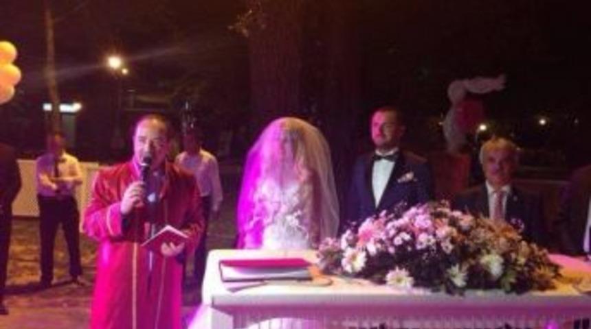 Gen&ccedil; Avukat T&uuml;rker Altıerler D&uuml;nya Evine Girdi