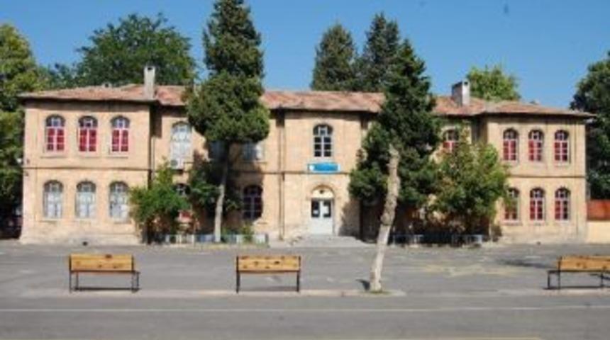 Adıyaman&rsquo;da 198 Okul M&uuml;d&uuml;r&uuml;nden 122&rsquo;si 75 Ve &Uuml;zerinde Puan Aldı