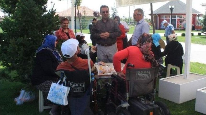 Engelliler Karatay&rsquo;da Piknikte Biraraya Geldi