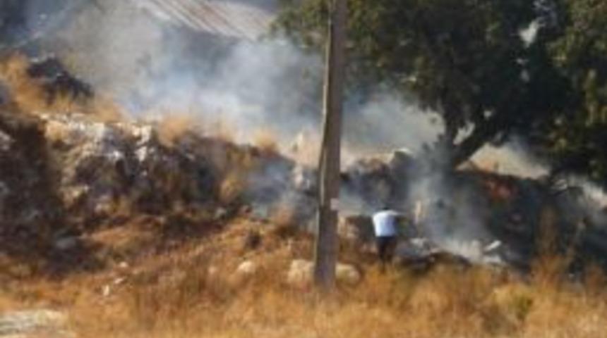 Otluk Alanda &Ccedil;ıkan Yangın B&uuml;y&uuml;meden S&ouml;nd&uuml;r&uuml;ld&uuml;