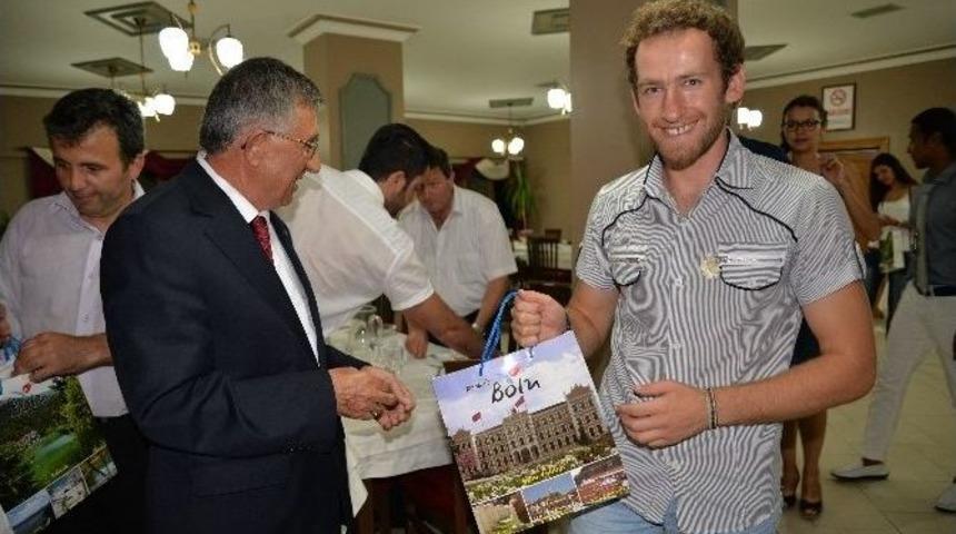 Bolu Valiliği&rsquo;nde T&ouml;mer Kursiyerlerine Yemek