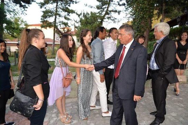 Bolu Valiliği’nde Tömer Kursiyerlerine Yemek