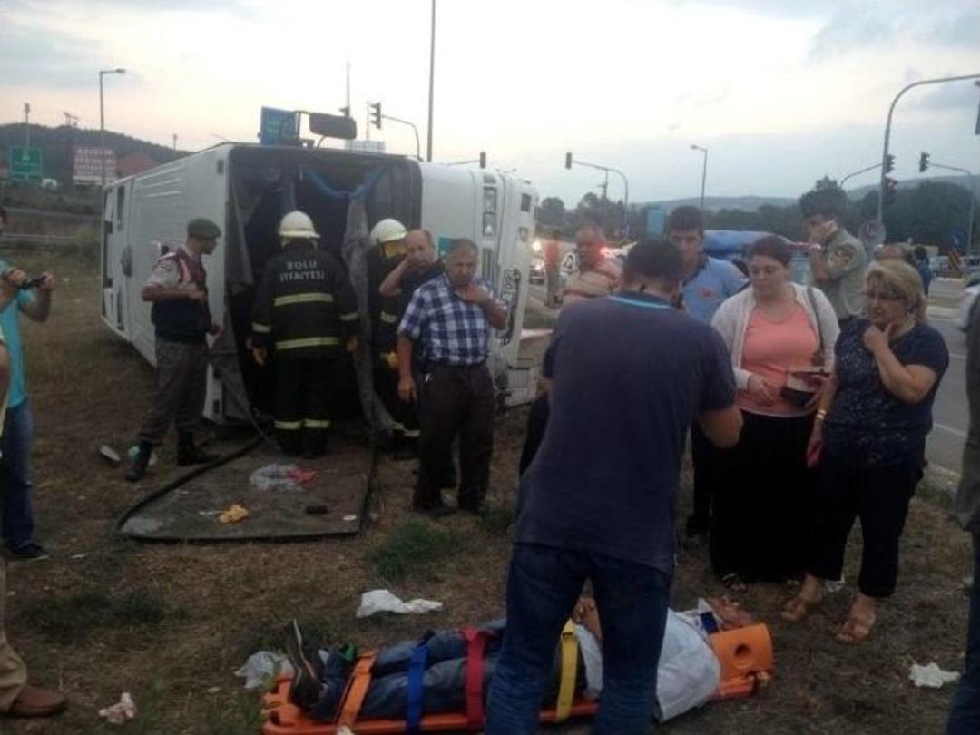 Abant Kavşağında Kaza: 20 Yaralı