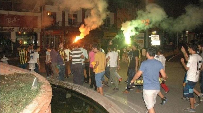 Adıyaman Sokaklarında S&uuml;per Kupa Ma&ccedil;ı Coşkusu