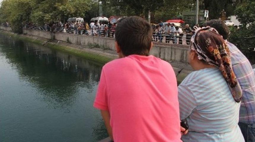 Kurtarma &Ccedil;alışmasını Merakla İzlediler