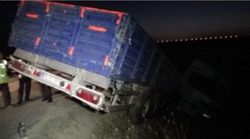 (özel Haber) Soğukkanlı Sürücü Manevralarıyla Tır’ın Devrilmesini Engelledi