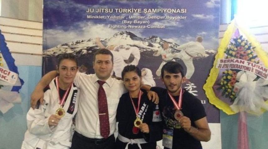 Eskişehir&rsquo;in Altın Kızları Madalyalarla D&ouml;nd&uuml;