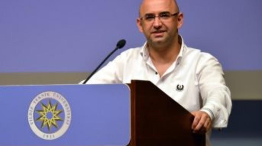 &Uuml;mit Sanlav: &ldquo;sosyal Medya Narsist Yapıyor&rdquo;
