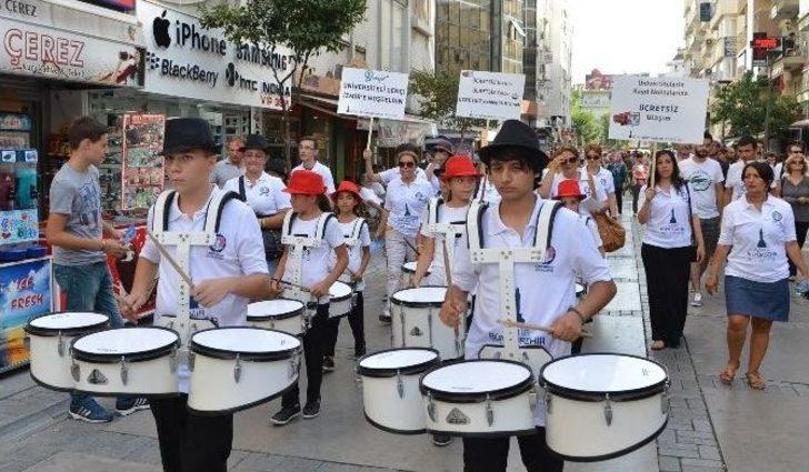 İzmir Gençlere Kucak Açıyor G2