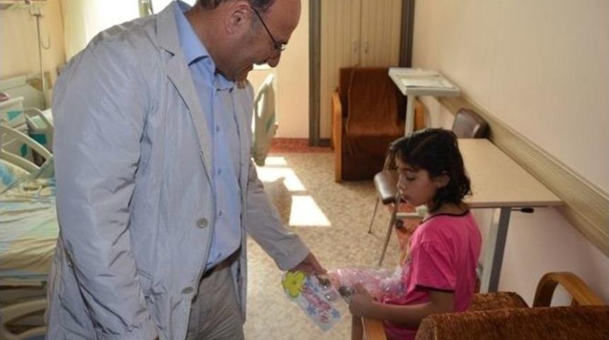 Gazzeli Yaralı &Ccedil;ocuklar Bem-bir-sen Oyuncakları İle Oynadı