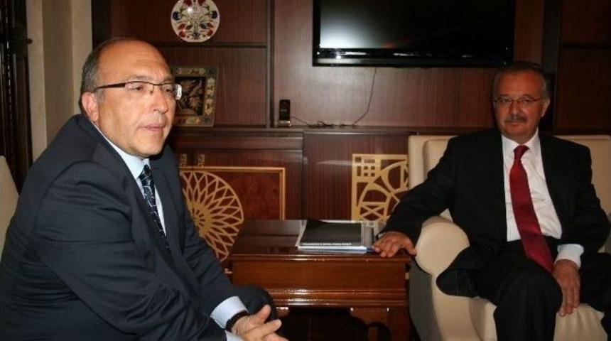 K&uuml;lt&uuml;r Ve Turizm Bakanlığı M&uuml;steşarı Dursun Vali &Ouml;zdemir&rsquo;i Makamında Ziyaret Etti