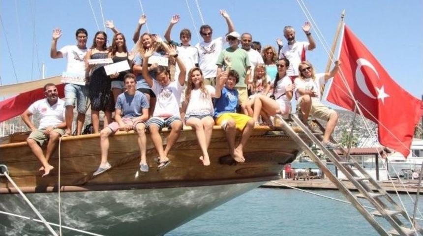 Sts Okul Gemisi, Gen&ccedil;lere Ev Sahipliği Yaptı