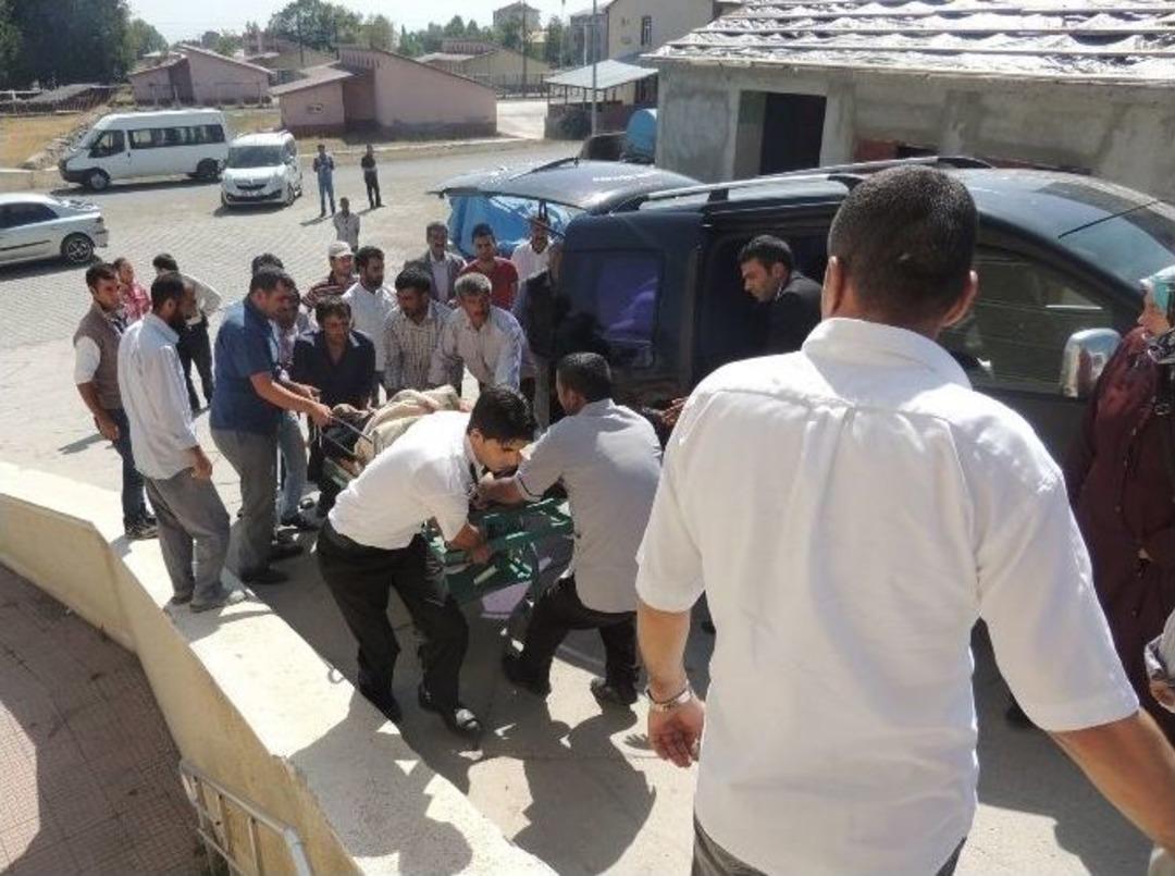 Ağrı&rsquo;da Trafik Kazası: 2 &Ouml;l&uuml;, 3 Yaralı