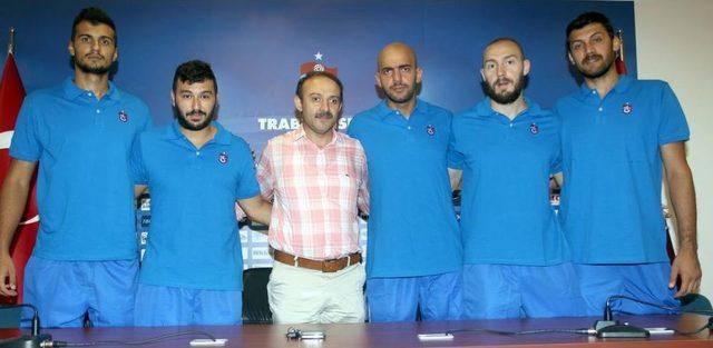 Trabzonsporlu Voleybolcular Törenle Sözleşme Imzaladı