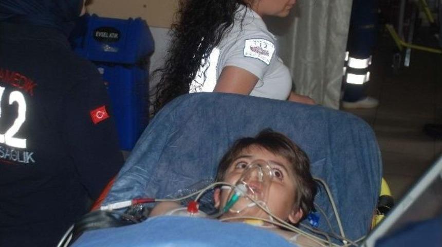 Adıyaman&rsquo;da Hasta Taşıyan Ambulans Kaza Yaptı: 1 Yaralı