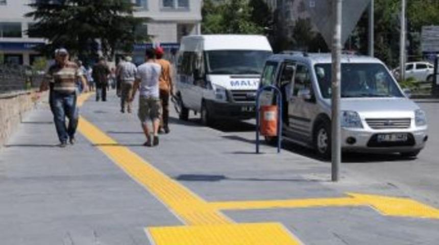 Belediyeden G&ouml;rme Engelliler İ&ccedil;in Kaldırım