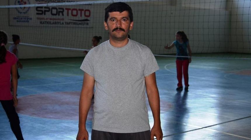 G&uuml;m&uuml;şhacık&ouml;y Gen&ccedil;lik Hizmetleri Ve Spor İl&ccedil;e M&uuml;d&uuml;r&uuml; &Ouml;zgen: